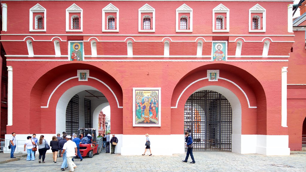 Puerta de la resurrección ofreciendo patrimonio de arquitectura