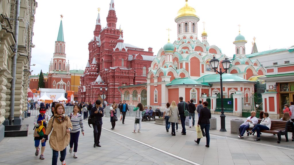 Kazan Cathedral which includes street scenes and heritage architecture