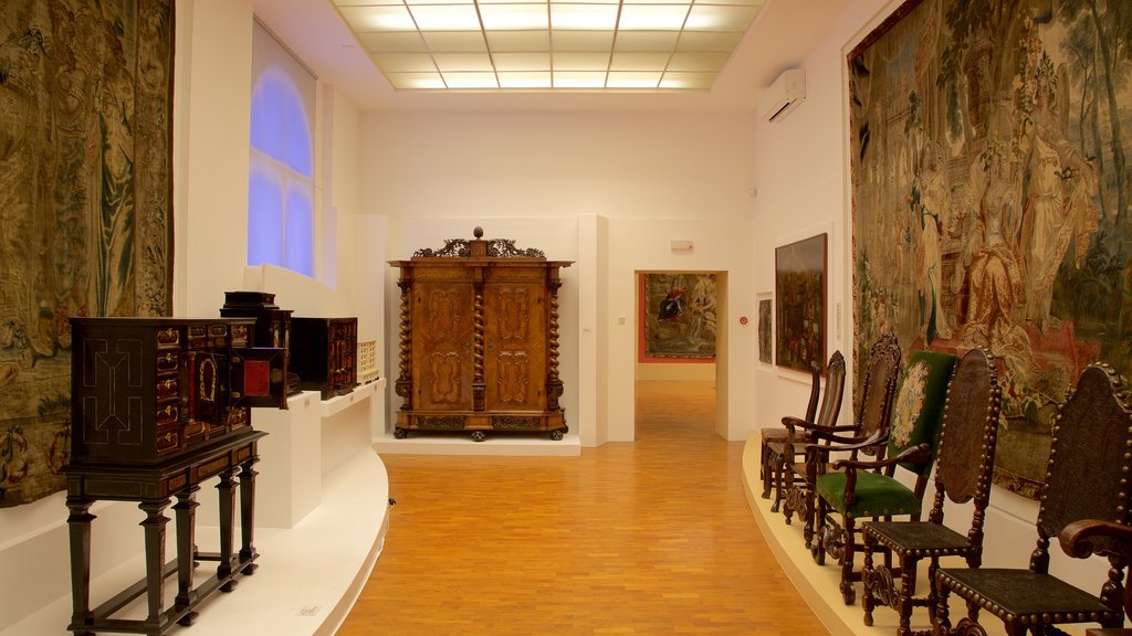 Museo de Arte y Artesanía que incluye arte