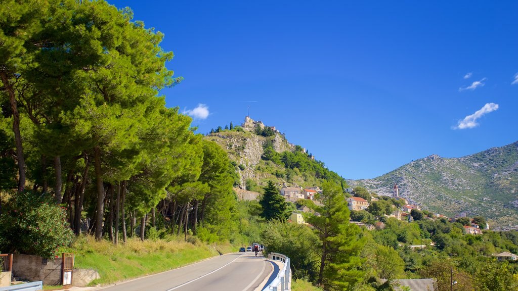 Klis Fortress showing tranquil scenes