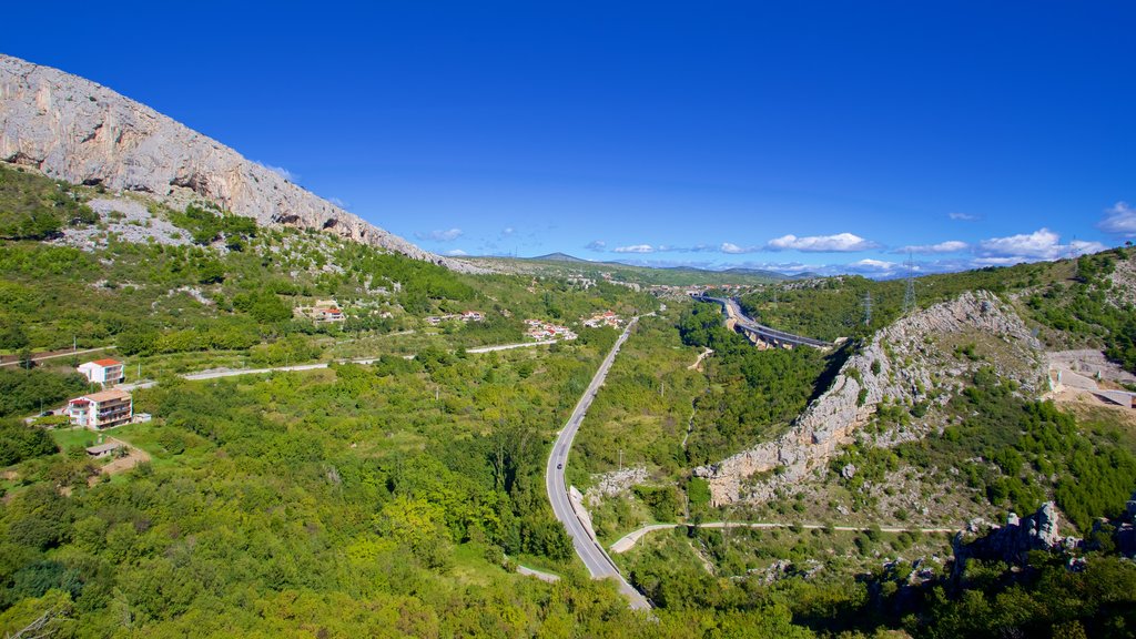 Klis Fortress showing tranquil scenes and landscape views