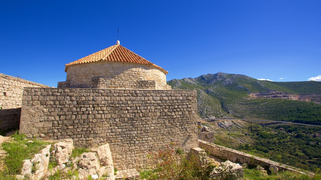 Klis Fortress featuring landscape views, tranquil scenes and heritage elements