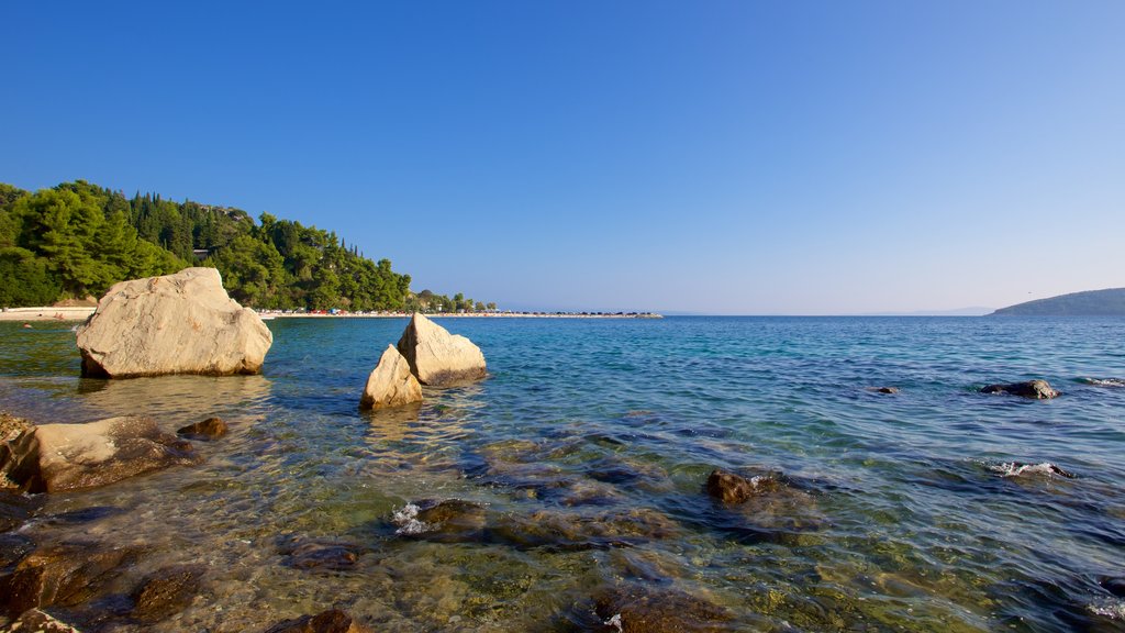 Kasuni Beach featuring rugged coastline and general coastal views