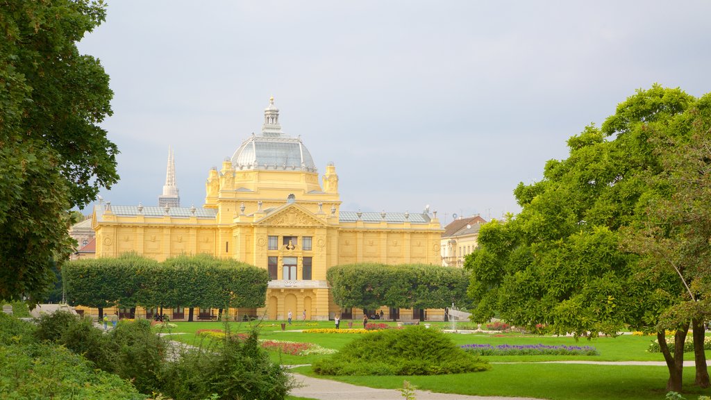 King Tomislav Square showing a park, an administrative building and heritage architecture