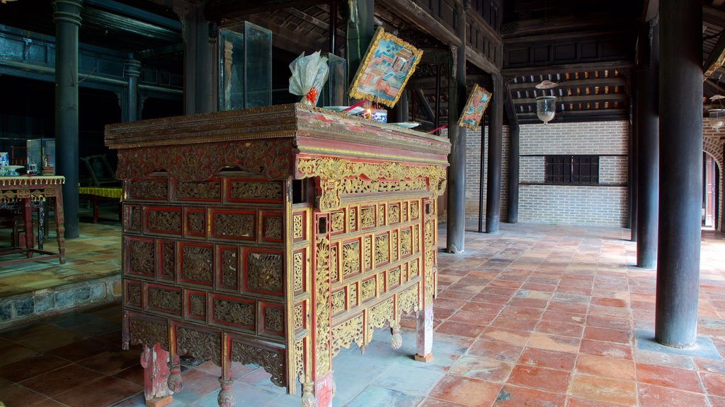 Makam Tu Duc menampilkan pemandangan interior