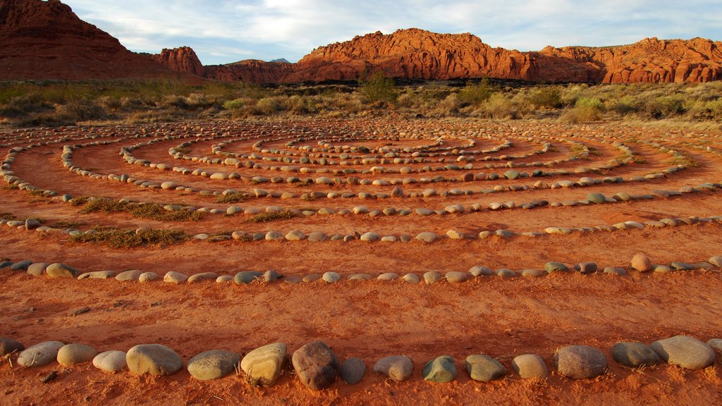 St. George mostrando paisagens do deserto e arte ao ar livre