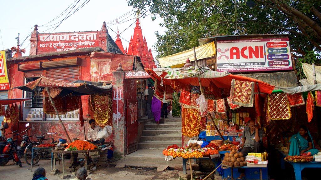 Templo de Durga, Benarés, India mostrando mercados