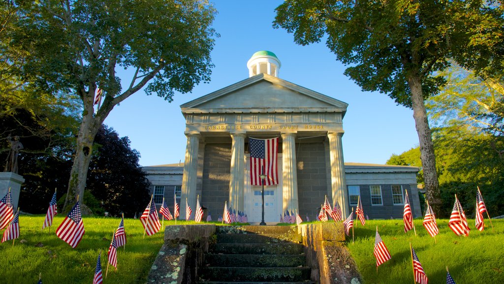 Barnstable que inclui um edifício administrativo