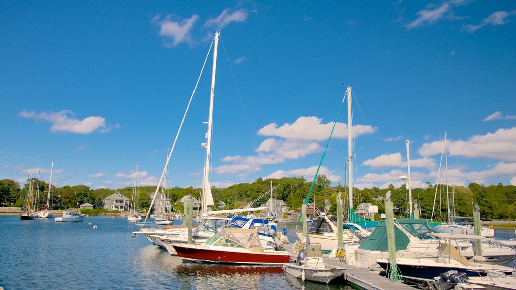 Woods Hole mettant en vedette voile