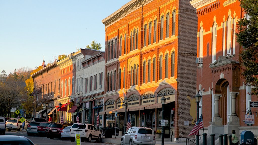 Lee showing street scenes