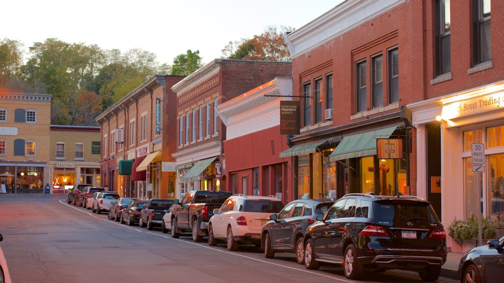 Great Barrington có tính năng quang cảnh thành phố