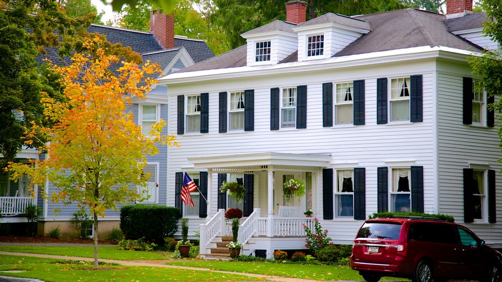 Cazenovia featuring a house