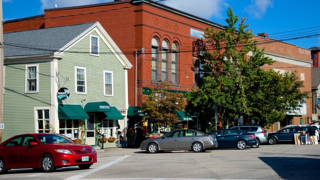 Exeter mettant en vedette une petite ville ou un village