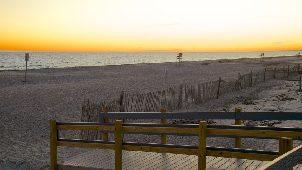 Sandy Neck Beach que incluye una playa de arena y un atardecer