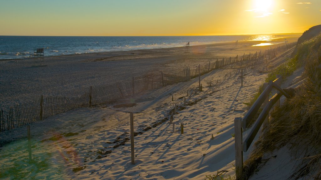 Sandy Neck Beach mostrando una playa y un atardecer