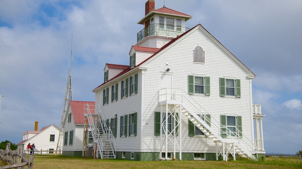 Coast Guard Beach which includes a house