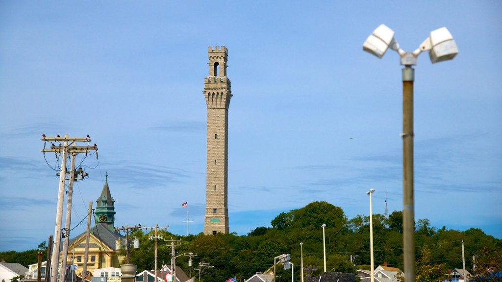 Pilgrim Monument ofreciendo un monumento