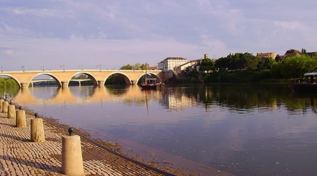 Pont de pierre de Bergerac.jpg