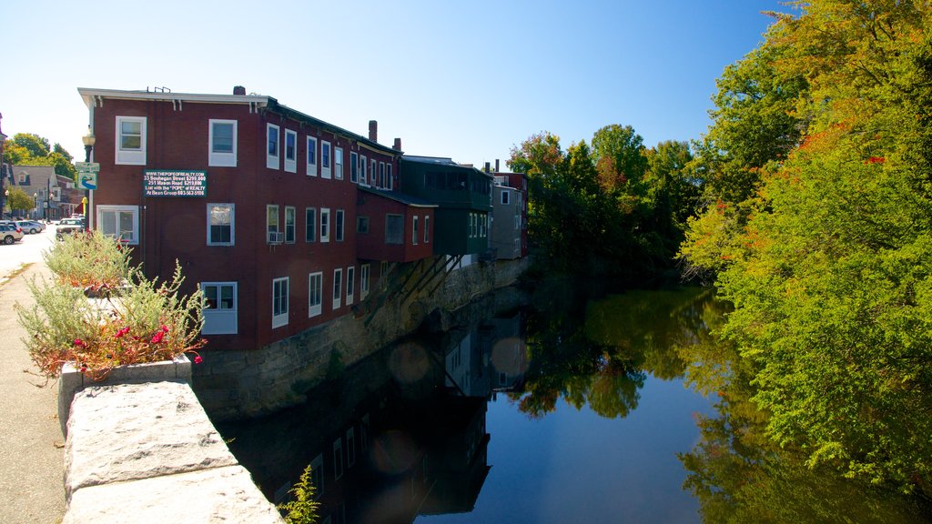 New Hampshire ofreciendo un río o arroyo