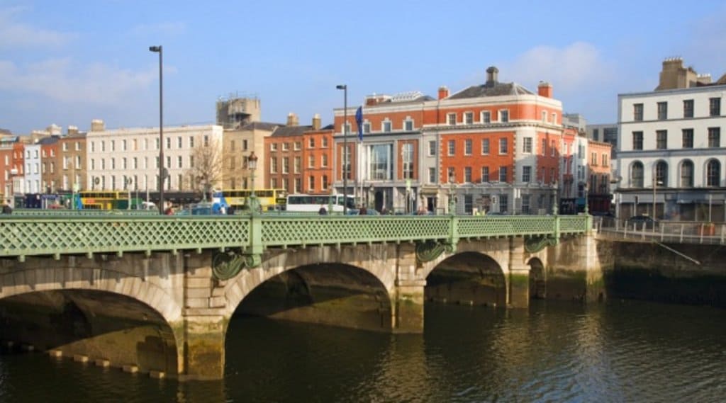 Dublin Liffey River2.jpg