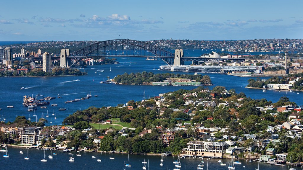 Balmain ofreciendo una bahía o puerto, un puente y un río o arroyo