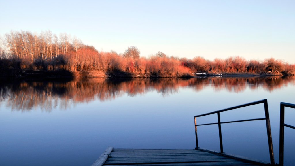 Rexburg que incluye un lago o abrevadero