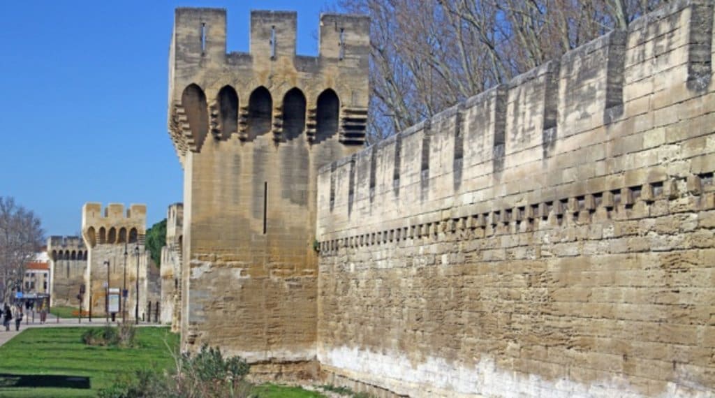 avignon remparts.jpg