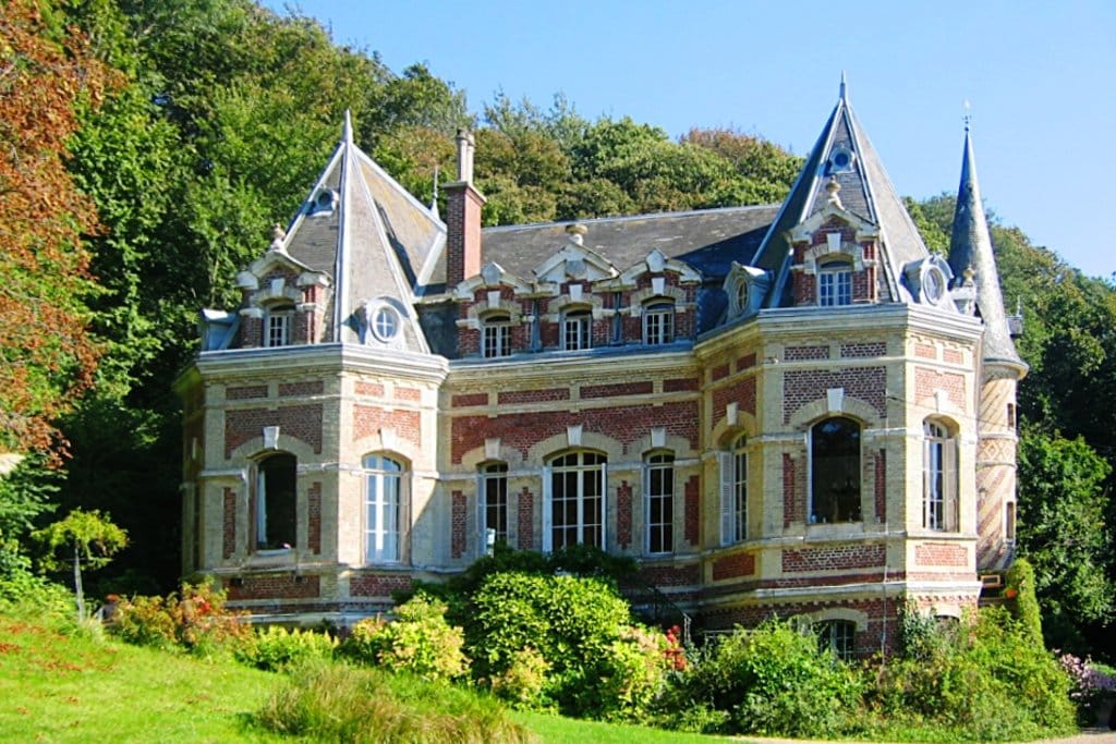 Etretat_château_des_Aygues Ikiwaner CC BY-SA 2.5.jpg