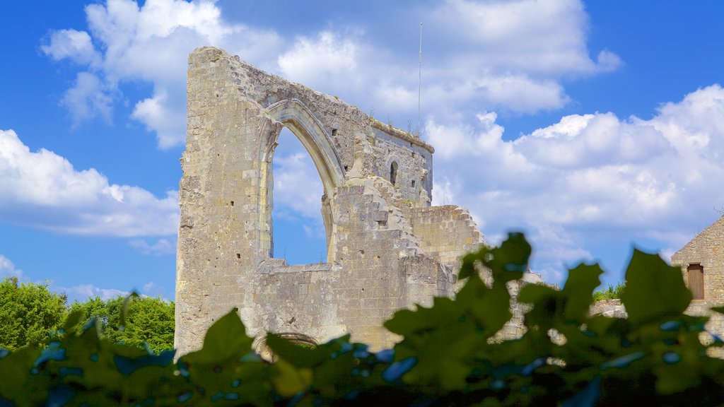 Prieure de St-Cosme caracterizando ruínas de edifício e elementos de patrimônio