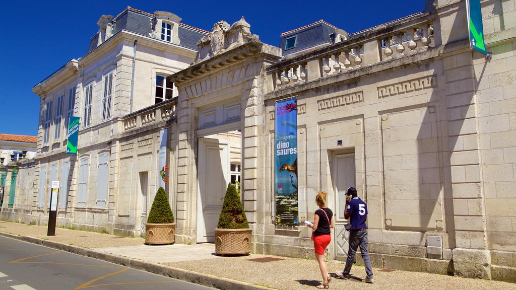 Museo de Historial Natural y también una pareja