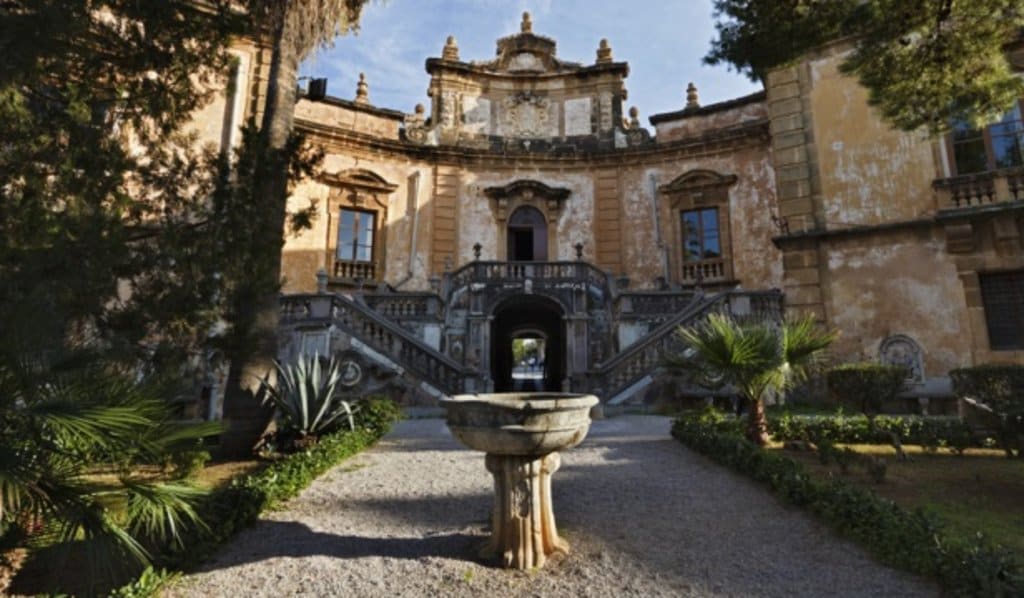 Villa Palagonia Sicile.jpg