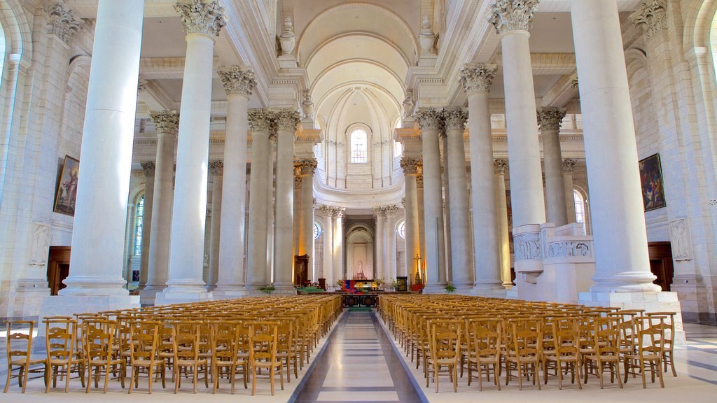 Notre Dame-katedralen som visar en kyrka eller katedral, interiörer och historiska element