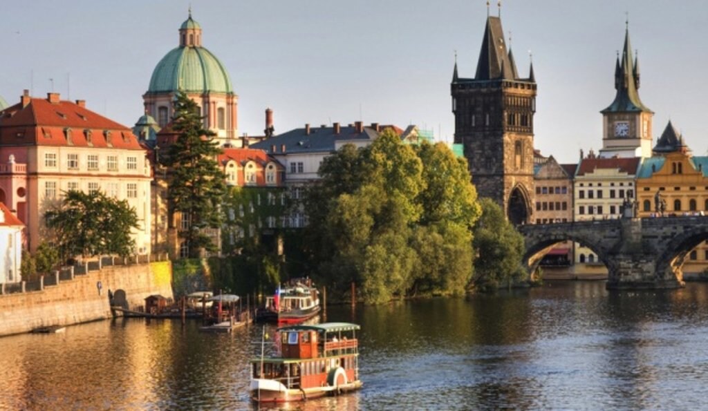 Prague Vltava.jpg