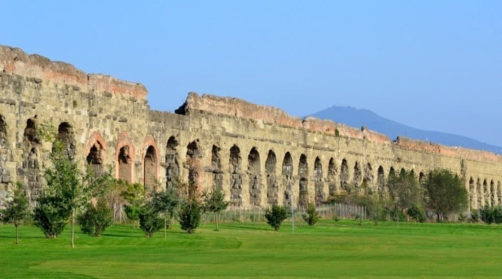 Hippodrome de Capannelle ROME SAISON.jpg