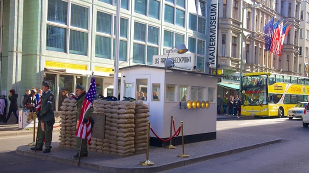 Checkpoint-Charlie-25166.jpg