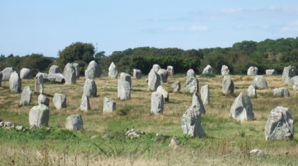 Menhirs Carnac Bretagne.jpg