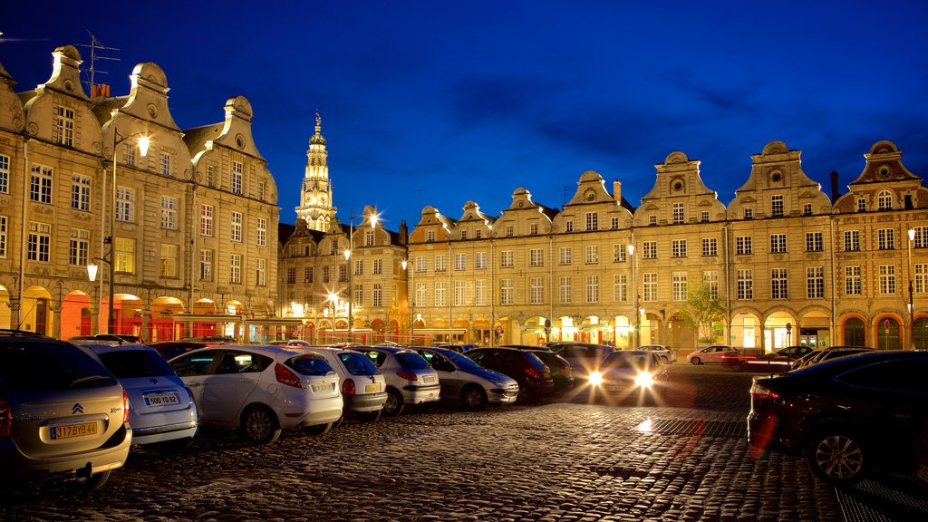 Grand-Place qui includes scènes de soirée