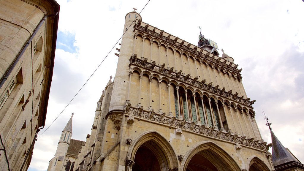 Igreja de Notre Dame mostrando uma igreja ou catedral, elementos de patrimônio e arquitetura de patrimônio