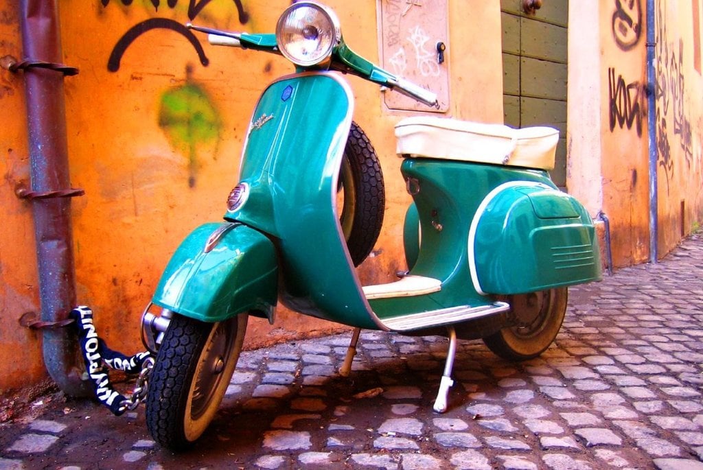 Vespa Anthony Majanlahti CC BY 2.0.jpg (1)