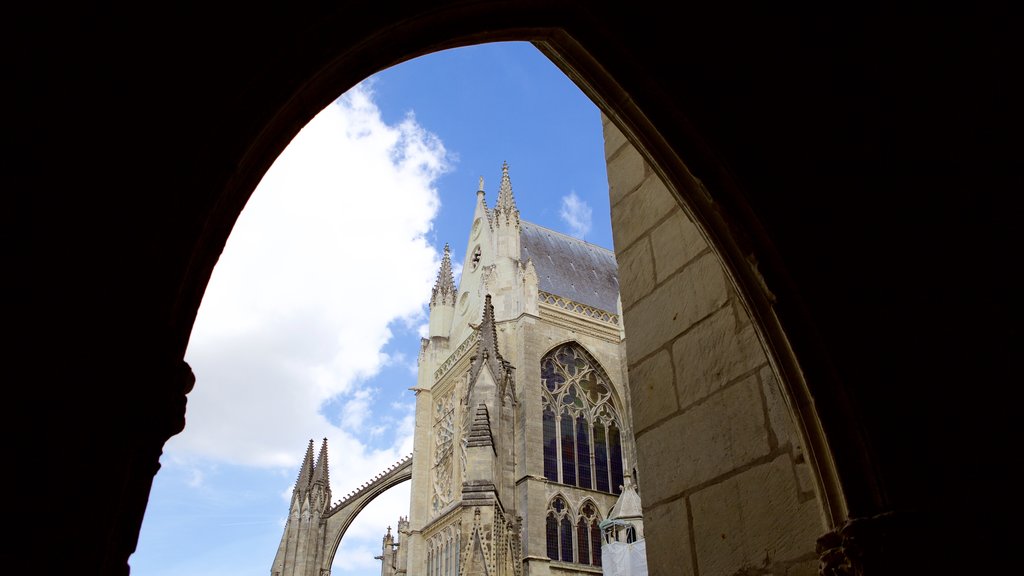 Tours Cathedral featuring heritage elements and heritage architecture