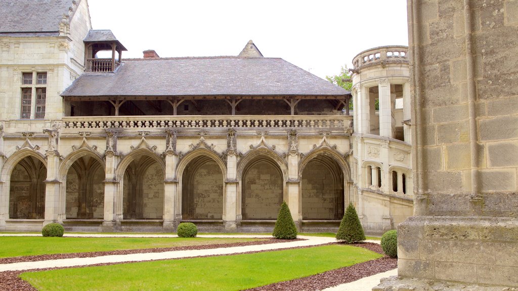 Tours Cathedral which includes a garden, heritage elements and heritage architecture