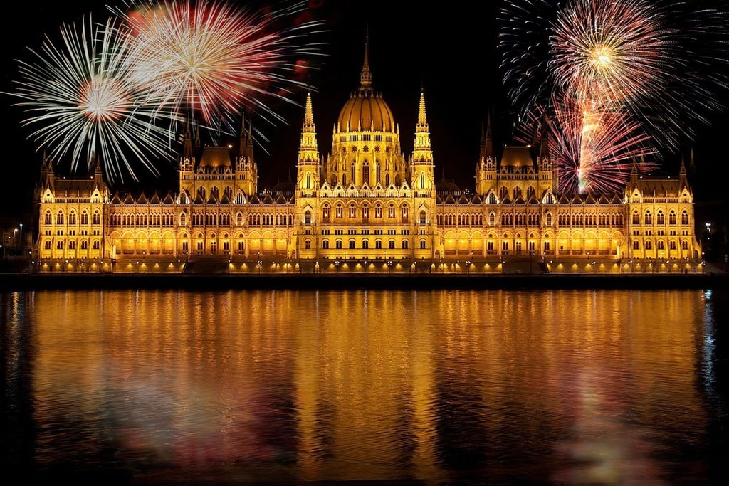 Budapest Feux d'artifice.jpeg