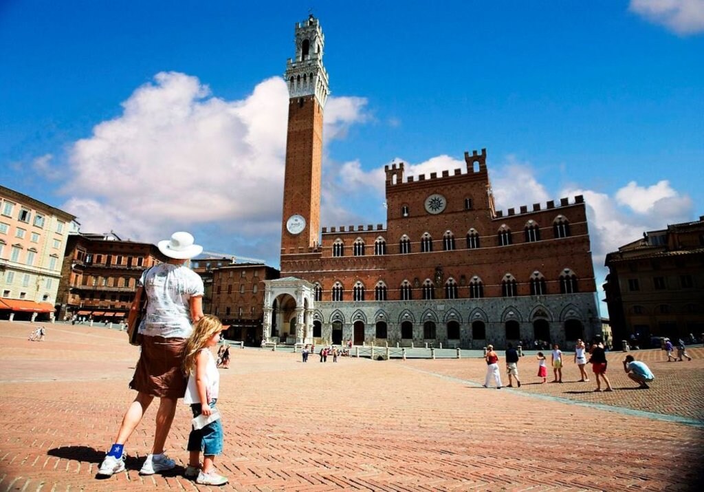 la Piazza del campo Jorgeroyan CC BY-SA 3.0.jpg