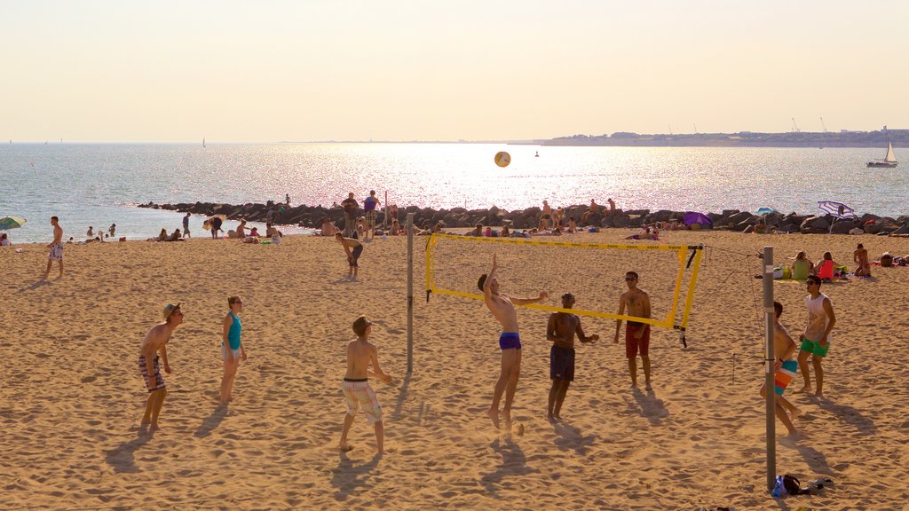 Praia de Minimes mostrando uma praia de areia