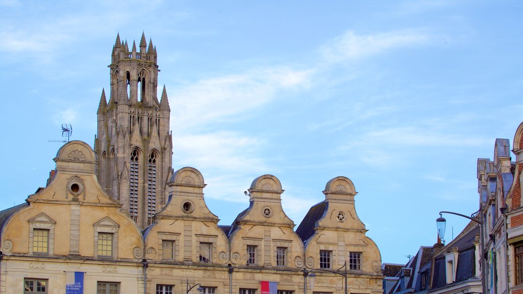 Place des Heros which includes heritage elements