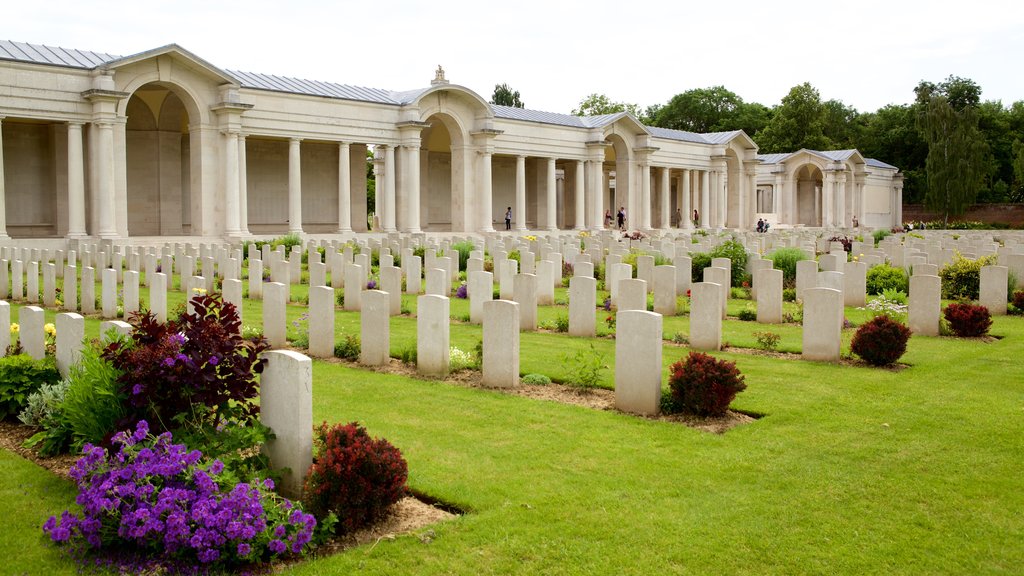 Arras War Cemetery featuring a cemetery