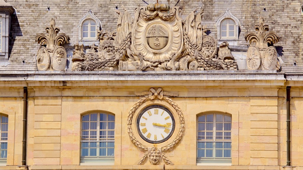 Palais des ducs de Bourgogne montrant éléments du patrimoine