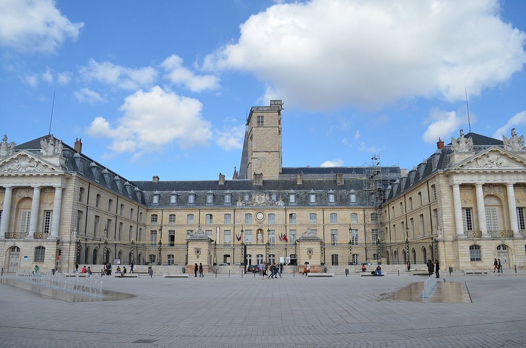 Dijon Palais des Ducs de Bourgogne Provence13 CC BY SA 3.0.JPG