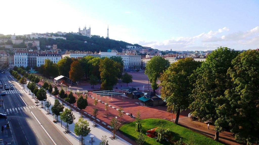 Lyon_Place_Bellecour.JPG