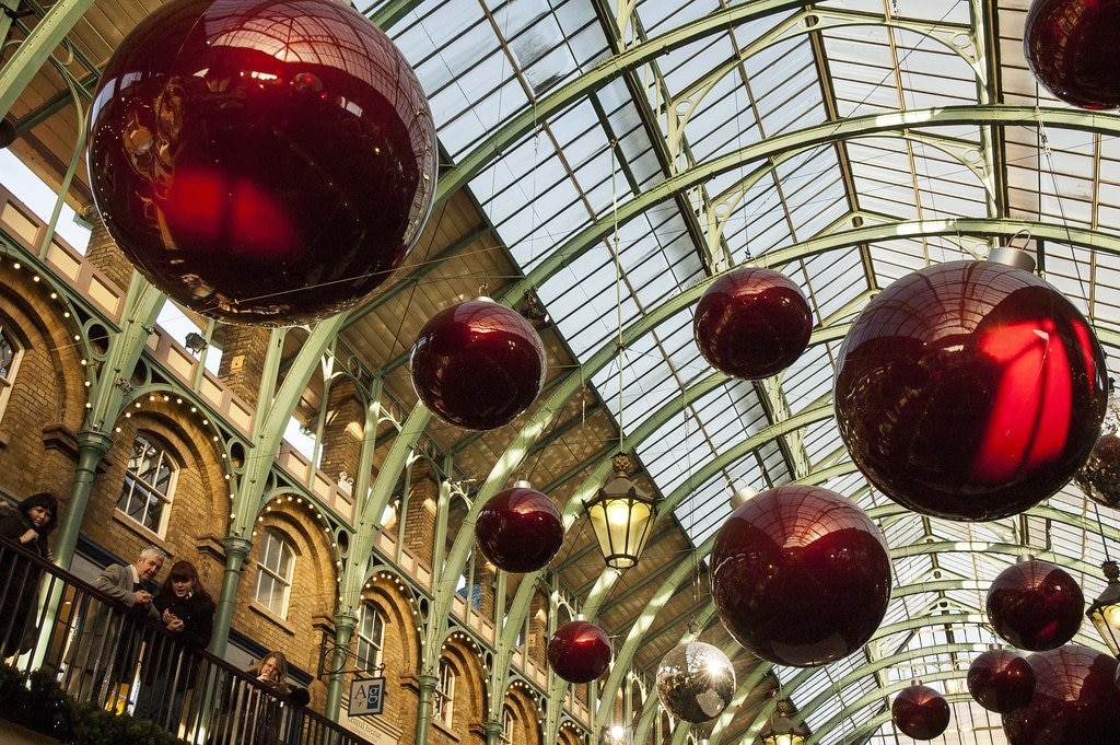 christmas-decorations-879783_1920.jpg